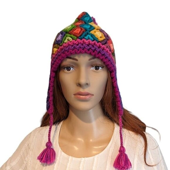 Handmade Beautiful Peruvian Andean hat with earflaps, ideal for wearing in wind - Picture 2 of 3